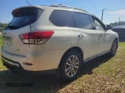 ✅ 2014 Nissan Pathfinder S • VIN: 5N1AR2MNXEC650905 • Lot: 42340137. Wystawiony na IAAI z przebiegiem 140 029 mil. Bezpłatny archiwum sprzedaży aukcyjnych z USA i szczegółowy raport historii pojazdu na DreamBid. Zdjęcie 3.