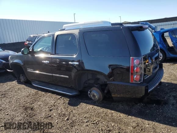 ✅ 2009 GMC Yukon Denali • VIN: 1GKFK03249R253983 • Лот: 71935365. Опубликован ранее на Copart с пробегом 166 619 миль. Бесплатный доступ к архиву аукционных продаж из США и подробный отчёт об истории автомобиля на DreamBid. Изображение 2.