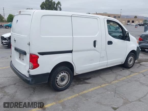 ✅ 2015 Nissan NV200 S • VIN: 3N6CM0KN3FK699035 • Lot: 42807359. Wystawiony na IAAI z przebiegiem 121 906 mil. Bezpłatny archiwum sprzedaży aukcyjnych z USA i szczegółowy raport historii pojazdu na DreamBid. Zdjęcie 4.