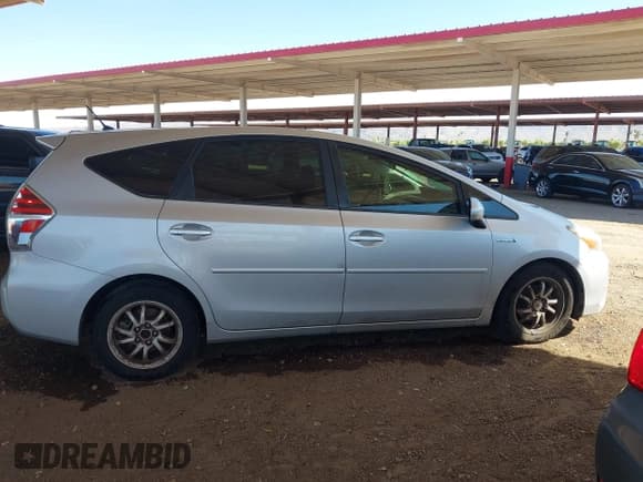 ✅ 2015 Toyota Prius Two • VIN: JTDZN3EU1FJ028933 • Lot: 43226233. Listed on IAAI with 177,350 mi. Free auction sales archive from the USA and detailed vehicle history report at DreamBid. Image 13.