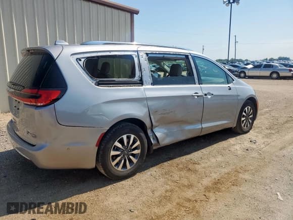 ✅ 2021 Chrysler Pacifica Hybrid Touring L • VIN: 2C4RC1L73MR594706 • Лот: 69829955. Опубликован ранее на Copart с пробегом 70 903 миль. Бесплатный доступ к архиву аукционных продаж из США и подробный отчёт об истории автомобиля на DreamBid. Изображение 3.