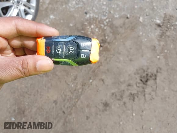 ✅ 2016 Lincoln MKZ Hybrid • VIN: 3LN6L2LU4GR630976 • Lot: 42160730. Wystawiony na IAAI z przebiegiem 244 723 mil. Bezpłatny archiwum sprzedaży aukcyjnych z USA i szczegółowy raport historii pojazdu na DreamBid. Zdjęcie 11.