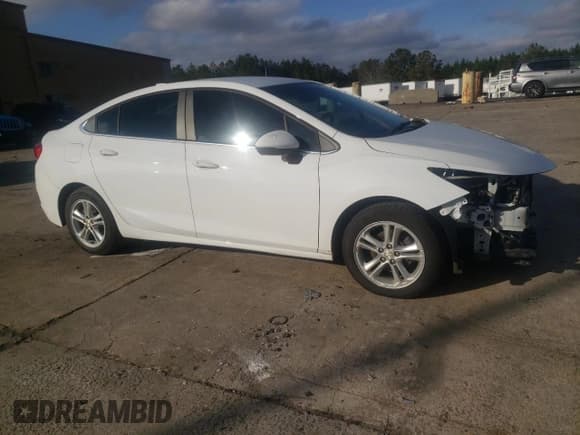 ✅ 2017 Chevrolet Cruze LT • VIN: 1G1BE5SM6H7173265 • Lot: 72504492. Listed on Copart with 61,114 mi. Free auction sales archive from the USA and detailed vehicle history report at DreamBid. Image 4.