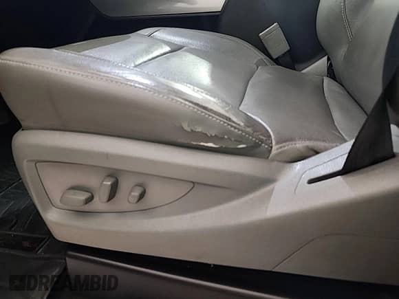 2018 Chevrolet Silverado 2500HD LTZ z VIN 1GC1KWEG2JF138791, wystawiony jako IAAI lot #43057999 z przebiegiem 245 492 mil mil oraz . Historia ofert i sprzedaży dostępna na DreamBid. Obrazek 1.