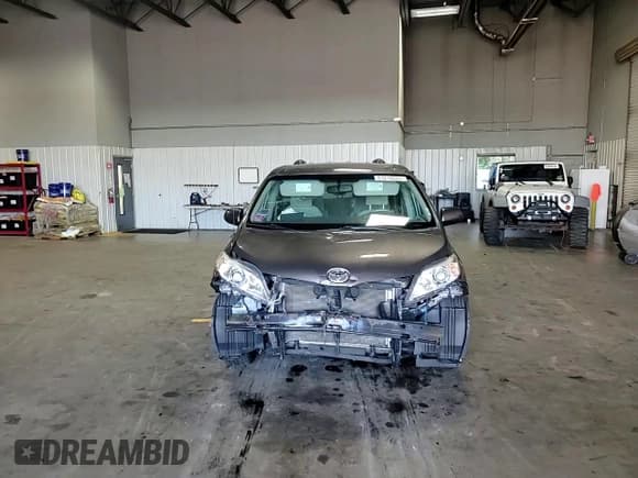 ✅ 2014 Toyota Sienna LE AAS • VIN: 5TDKK3DC7ES479983 • Lot: 63210225. Listed on Copart with 141,499 mi. Free auction sales archive from the USA and detailed vehicle history report at DreamBid. Image 15.