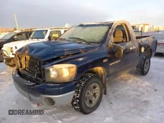 2006 Dodge 1500 SLT z VIN 1D7HU16296J228402, wystawiony jako Copart lot #79925124 z przebiegiem 130 440 mil mil oraz Szkoda całkowita • Salvage title. Historia ofert i sprzedaży dostępna na DreamBid. Obrazek 1.