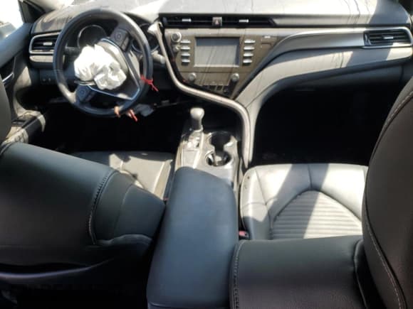 ✅ 2019 Toyota Camry LE • VIN: 4T1B11HK4KU197568 • Лот: 55860915. Опубликован ранее на Copart с пробегом 72 711 миль. Бесплатный доступ к архиву аукционных продаж из США и подробный отчёт об истории автомобиля на DreamBid. Изображение 8.