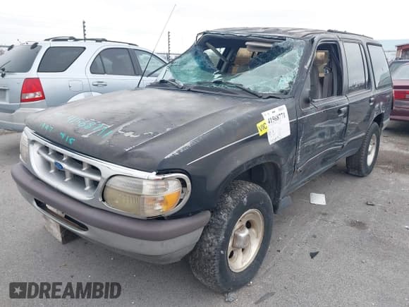 ✅ 1997 Ford Explorer Eddie Bauer • VIN: 1FMDU32X1VZA72924 • Lot: 41568771. Listed on IAAI with 135,089 mi. Free auction sales archive from the USA and detailed vehicle history report at DreamBid. Image 6.