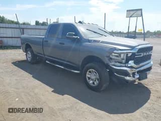 ✅ 2022 Ram 2500 Tradesman • VIN: 3C6UR5HJ2NG111757 • Lot: 41537105. Wystawiony na IAAI z przebiegiem 64 589 mil. Bezpłatny archiwum sprzedaży aukcyjnych z USA i szczegółowy raport historii pojazdu na DreamBid. Zdjęcie 1.
