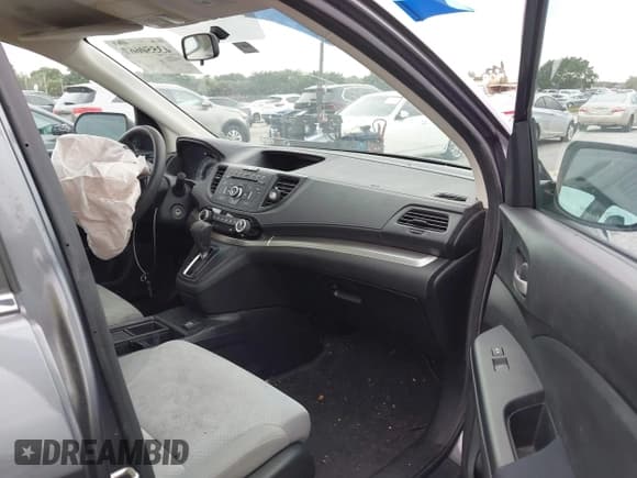 ✅ 2016 Honda CR-V LX • VIN: 2HKRM3H3XGH516522 • Lot: 43550667. Wystawiony na IAAI z przebiegiem 245 579 mil. Bezpłatny archiwum sprzedaży aukcyjnych z USA i szczegółowy raport historii pojazdu na DreamBid. Zdjęcie 5.