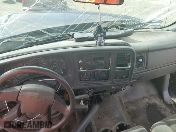 ✅ 2005 Chevrolet Silverado 2500HD Work Truck • VIN: 1GCHK24U35E201472 • Lot: 71182895. Wystawiony na Copart z przebiegiem Nie podano. Bezpłatny archiwum sprzedaży aukcyjnych z USA i szczegółowy raport historii pojazdu na DreamBid. Zdjęcie 8.