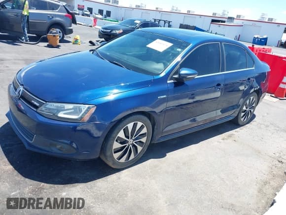 ✅ 2013 Volkswagen Jetta Hybrid SE • VIN: 3VW637AJ2DM214389 • Lot: 42682474. Listed on IAAI with 136,544 mi. Free auction sales archive from the USA and detailed vehicle history report at DreamBid. Image 2.