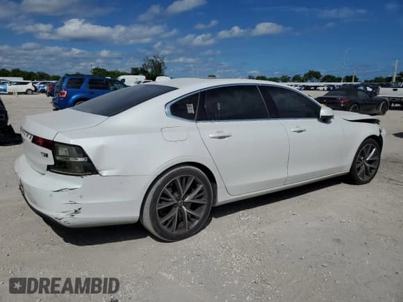 ✅ 2018 Volvo S90 Momentum • VIN: LVY982MK5JP018647 • Лот: 82325775. Опубликован ранее на Copart с пробегом Не указан. Бесплатный доступ к архиву аукционных продаж из США и подробный отчёт об истории автомобиля на DreamBid. Изображение 3.