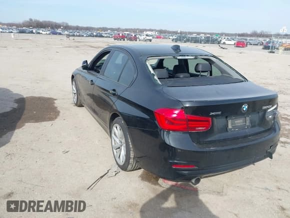 ✅ 2018 BMW 3 Series 320i xDrive • VIN: WBA8E5G53JNU45630 • Lot: 41561495. Listed on IAAI with 110,058 mi. Free auction sales archive from the USA and detailed vehicle history report at DreamBid. Image 3.