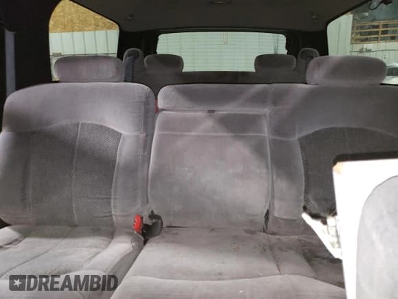 ✅ 2001 Chevrolet Suburban LS • VIN: 3GNFK16T81G111623 • Лот: 43782935. Опубликован ранее на Copart с пробегом 302 353 миль. Бесплатный доступ к архиву аукционных продаж из США и подробный отчёт об истории автомобиля на DreamBid. Изображение 10.