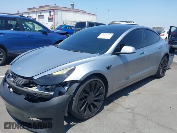 ✅ 2022 Tesla Model 3 Performance • VIN: 5YJ3E1EC2NF263039 • Lot: 42606573. Wystawiony na IAAI z przebiegiem 55 383 mil. Bezpłatny archiwum sprzedaży aukcyjnych z USA i szczegółowy raport historii pojazdu na DreamBid. Zdjęcie 2.