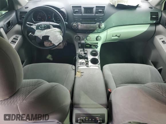 ✅ 2010 Toyota Highlander • VIN: 5TDZK3EHXAS001477 • Lot: 89700135. Listed on Copart with 108,813 mi. Free auction sales archive from the USA and detailed vehicle history report at DreamBid. Image 8.