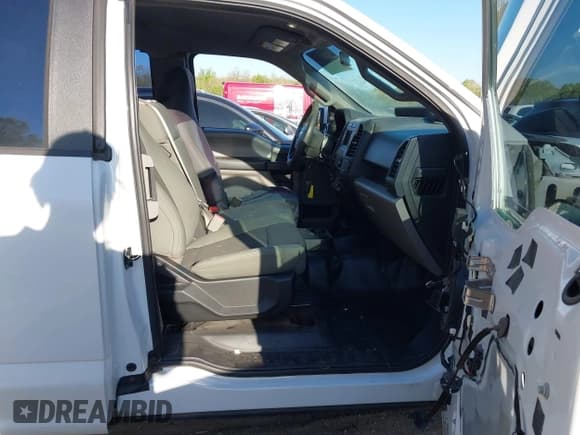 ✅ 2016 Ford F-150 XL • VIN: 1FTEX1CP9GFA58650 • Lot: 42036538. Wystawiony na IAAI z przebiegiem 104 698 mil. Bezpłatny archiwum sprzedaży aukcyjnych z USA i szczegółowy raport historii pojazdu na DreamBid. Zdjęcie 5.