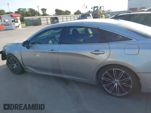 ✅ 2019 Toyota Avalon Limited • VIN: 4T1BZ1FBXKU029655 • Lot: 42875957. Listed on IAAI with 115,590 mi. Free auction sales archive from the USA and detailed vehicle history report at DreamBid. Image 14.