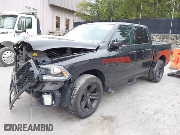 2017 Ram 1500 Night z VIN 1C6RR7MT1HS640395, wystawiony jako IAAI lot #43011656 z przebiegiem 48 144 mil mil oraz . Historia ofert i sprzedaży dostępna na DreamBid. Obrazek 2.