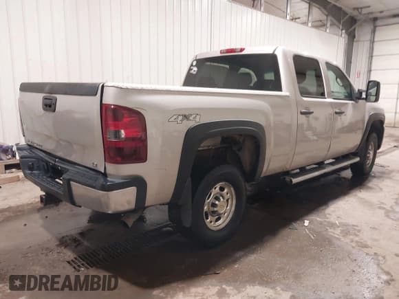 ✅ 2009 Chevrolet Silverado 2500HD LT • VIN: 1GCHK53K79F107189 • Лот: 41492128. Опубликован ранее на IAAI с пробегом Не указан. Бесплатный доступ к архиву аукционных продаж из США и подробный отчёт об истории автомобиля на DreamBid. Изображение 4.