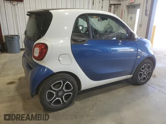 ✅ 2016 Smart fortwo Prime • VIN: WMEFJ5DA9GK053514 • Lot: 61554565. Wystawiony na Copart z przebiegiem 85 779 mil. Bezpłatny archiwum sprzedaży aukcyjnych z USA i szczegółowy raport historii pojazdu na DreamBid. Zdjęcie 3.