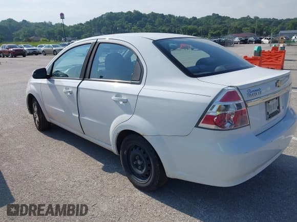 ✅ 2011 Chevrolet Aveo 1LT • VIN: KL1TD5DE2BB189883 • Lot: 42466289. Wystawiony na IAAI z przebiegiem 130 201 mil. Bezpłatny archiwum sprzedaży aukcyjnych z USA i szczegółowy raport historii pojazdu na DreamBid. Zdjęcie 3.