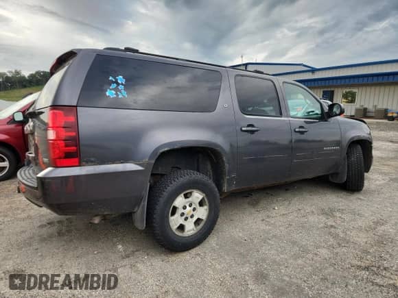 2010 Chevrolet Suburban LT z VIN 1GNUKJE3XAR134023, wystawiony jako Copart lot #72012285 z przebiegiem 262 677 mil mil oraz Nie do naprawy • Non repairable. Historia ofert i sprzedaży dostępna na DreamBid. Obrazek 3.