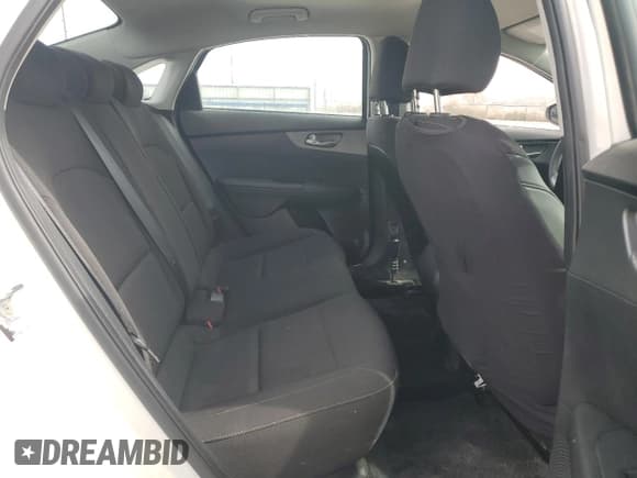 ✅ 2021 Kia Forte LXS • VIN: 3KPF24AD5ME272649 • Lot: 52652425. Wystawiony na Copart z przebiegiem 22 360 mil. Bezpłatny archiwum sprzedaży aukcyjnych z USA i szczegółowy raport historii pojazdu na DreamBid. Zdjęcie 11.