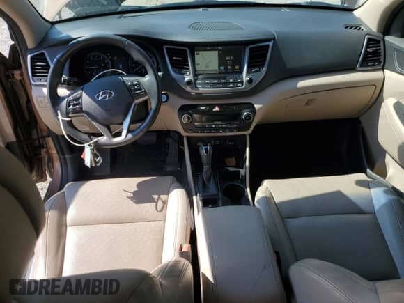 2017 Hyundai Tucson SE Plus z VIN KM8J33A45HU412896, wystawiony jako Copart lot #80214285 z przebiegiem 117 842 mil mil oraz Szkoda całkowita • Salvage title. Historia ofert i sprzedaży dostępna na DreamBid. Obrazek 8.