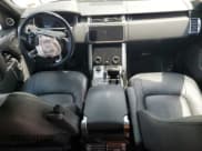 ✅ 2019 Land Rover Range Rover • VIN: SALGS2RE5KA561013 • Lot: 53638245. Wystawiony na Copart z przebiegiem Nie podano. Bezpłatny archiwum sprzedaży aukcyjnych z USA i szczegółowy raport historii pojazdu na DreamBid. Zdjęcie 8.