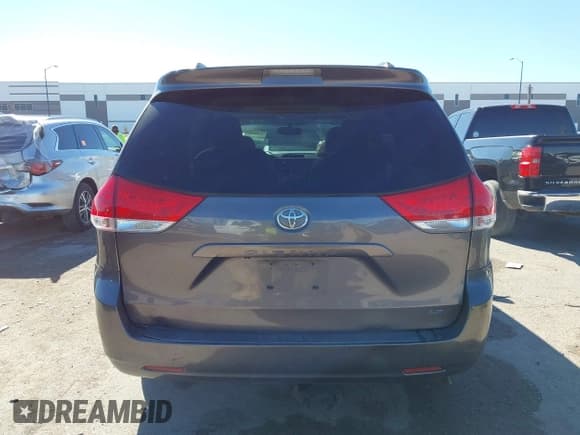 ✅ 2013 Toyota Sienna LE • VIN: 5TDKK3DC8DS386940 • Lot: 43598804. Listed on IAAI with Not provided. Free auction sales archive from the USA and detailed vehicle history report at DreamBid. Image 16.