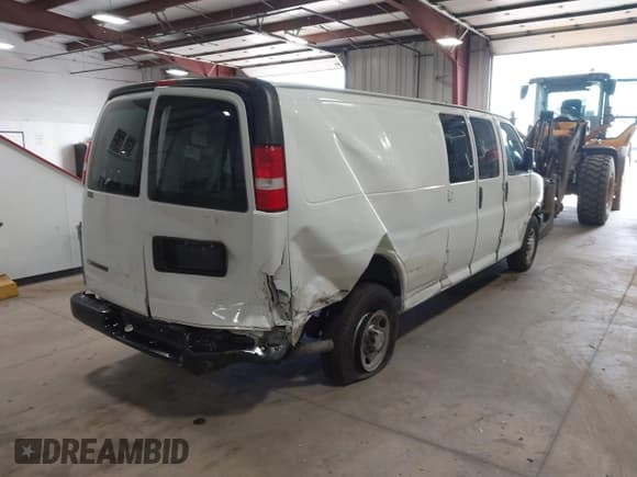 ✅ 2019 Chevrolet Express Cargo • VIN: 1GCWGBFP0K1354958 • Лот: 42175860. Опубликован ранее на IAAI с пробегом 273 313 миль. Бесплатный доступ к архиву аукционных продаж из США и подробный отчёт об истории автомобиля на DreamBid. Изображение 4.