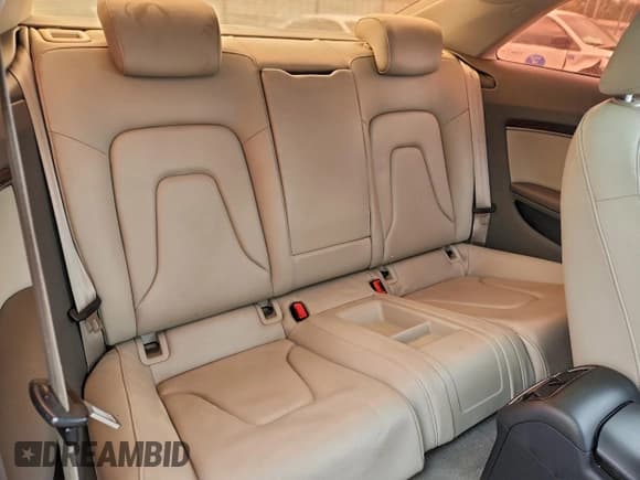 ✅ 2012 Audi A5 Premium Plus • VIN: WAULFAFR0CA002124 • Lot: 94594435. Wystawiony na Copart z przebiegiem 179 790 mil. Bezpłatny archiwum sprzedaży aukcyjnych z USA i szczegółowy raport historii pojazdu na DreamBid. Zdjęcie 10.