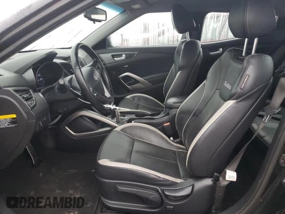 ✅ 2015 Hyundai Veloster Turbo • VIN: KMHTC6AE9FU229159 • Lot: 42687675. Wystawiony na Copart z przebiegiem 98 980 mil. Bezpłatny archiwum sprzedaży aukcyjnych z USA i szczegółowy raport historii pojazdu na DreamBid. Zdjęcie 7.