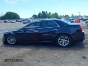 ✅ 2015 Chrysler 300 C • VIN: 2C3CCAEG4FH842008 • Lot: 43070434. Wystawiony na IAAI z przebiegiem 108 365 mil. Bezpłatny archiwum sprzedaży aukcyjnych z USA i szczegółowy raport historii pojazdu na DreamBid. Zdjęcie 14.