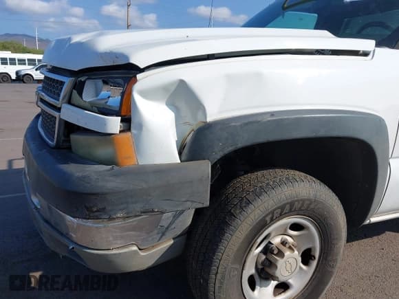 ✅ 2005 Chevrolet Silverado 2500HD Work Truck • VIN: 1GBHC24U15E333373 • Lot: 43697661. Wystawiony na IAAI z przebiegiem 156 992 mil. Bezpłatny archiwum sprzedaży aukcyjnych z USA i szczegółowy raport historii pojazdu na DreamBid. Zdjęcie 13.