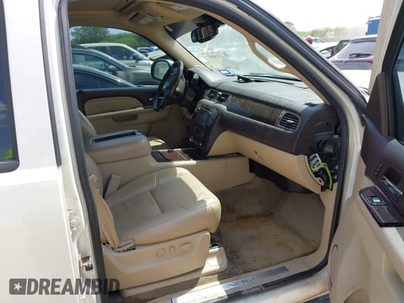 ✅ 2012 GMC Yukon Denali • VIN: 1GKS1EEFXCR317918 • Lot: 43254497. Listed on IAAI with 194,215 mi. Free auction sales archive from the USA and detailed vehicle history report at DreamBid. Image 5.