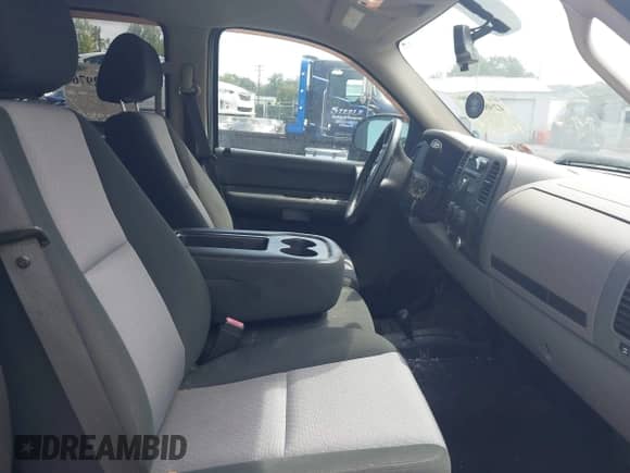 2009 Chevrolet Silverado 1500 LS z VIN 3GCEK13C99G227823, wystawiony jako IAAI lot #42982976 z przebiegiem 133 605 mil mil oraz . Historia ofert i sprzedaży dostępna na DreamBid. Obrazek 5.