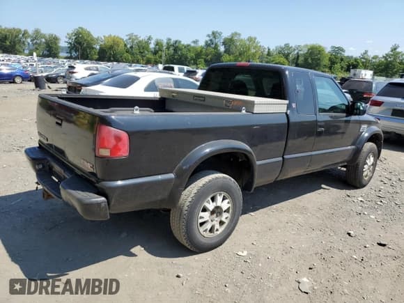 ✅ 2003 GMC Sonoma SLS • VIN: 1GTCT19X738236077 • Lot: 68765694. Listed on Copart with 224,623 mi. Free auction sales archive from the USA and detailed vehicle history report at DreamBid. Image 3.