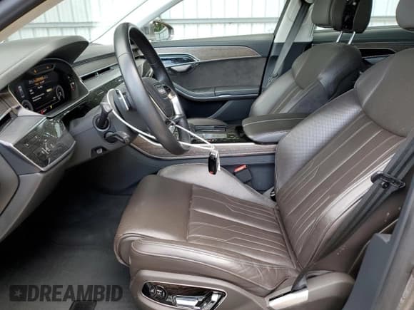 ✅ 2020 Audi A8 • VIN: WAU8HAF89LN014630 • Лот: 70131205. Опубликован ранее на Copart с пробегом 65 988 миль. Бесплатный доступ к архиву аукционных продаж из США и подробный отчёт об истории автомобиля на DreamBid. Изображение 7.