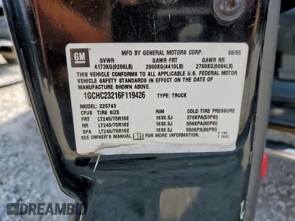 ✅ 2006 Chevrolet Silverado 2500HD LT1 • VIN: 1GCHC23216F119426 • Lot: 59610945. Wystawiony na Copart z przebiegiem 219 581 mil. Bezpłatny archiwum sprzedaży aukcyjnych z USA i szczegółowy raport historii pojazdu na DreamBid. Zdjęcie 13.