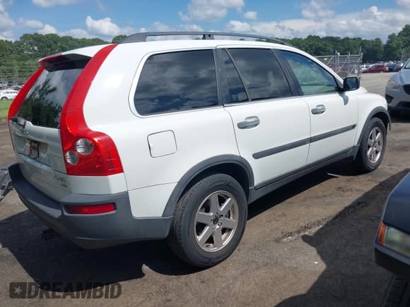 ✅ 2004 Volvo XC90 • VIN: YV1CZ59H741103127 • Lot: 42743509. Listed on IAAI with 246,935 mi. Free auction sales archive from the USA and detailed vehicle history report at DreamBid. Image 4.