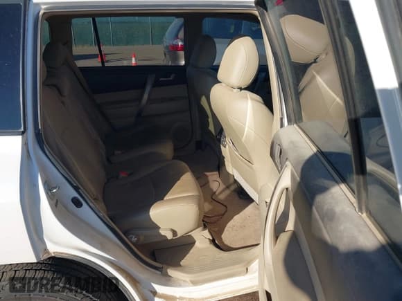 ✅ 2010 Toyota Highlander SE • VIN: 5TDJK3EH3AS033460 • Lot: 43535109. Listed on IAAI with 180,780 mi. Free auction sales archive from the USA and detailed vehicle history report at DreamBid. Image 8.