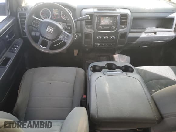 ✅ 2018 Ram 2500 Tradesman • VIN: 3C6UR5CJ1JG283828 • Lot: 82268885. Wystawiony na Copart z przebiegiem 213 583 mil. Bezpłatny archiwum sprzedaży aukcyjnych z USA i szczegółowy raport historii pojazdu na DreamBid. Zdjęcie 8.