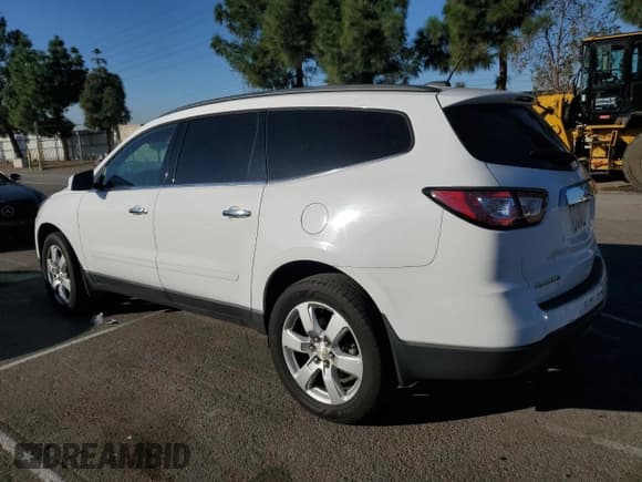 ✅ 2017 Chevrolet Traverse LT • VIN: 1GNKRGKD7HJ267088 • Lot: 82638125. Wystawiony na Copart z przebiegiem 83 811 mil. Bezpłatny archiwum sprzedaży aukcyjnych z USA i szczegółowy raport historii pojazdu na DreamBid. Zdjęcie 2.
