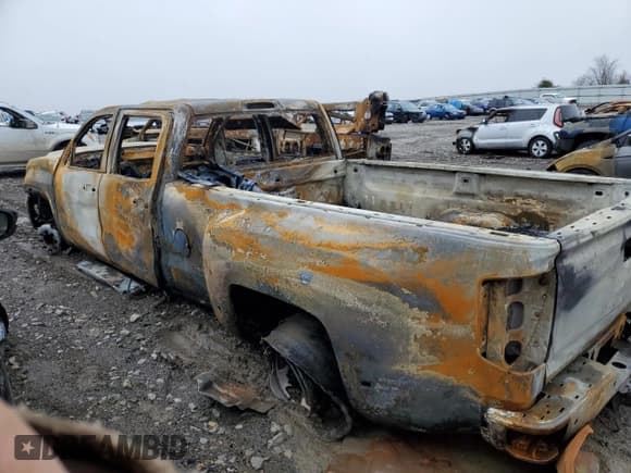 ✅ 2015 GMC Sierra 3500HD Denali • VIN: 1GT424E86FF592155 • Лот: 38358354. Опубликован ранее на Copart с пробегом Не указан. Бесплатный доступ к архиву аукционных продаж из США и подробный отчёт об истории автомобиля на DreamBid. Изображение 2.