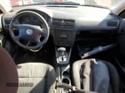 ✅ 2005 Volkswagen Golf GL • VIN: 9BWFL61J354018039 • Lot: 72194234. Wystawiony na Copart z przebiegiem 231 506 mil. Bezpłatny archiwum sprzedaży aukcyjnych z USA i szczegółowy raport historii pojazdu na DreamBid. Zdjęcie 8.