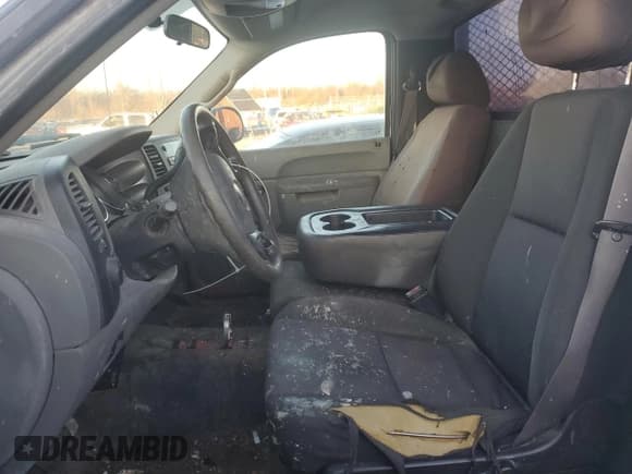 ✅ 2011 Chevrolet Silverado 2500HD Work Truck • VIN: 1GC0CVCG4BF216981 • Lot: 82915564. Wystawiony na Copart z przebiegiem 225 405 mil. Bezpłatny archiwum sprzedaży aukcyjnych z USA i szczegółowy raport historii pojazdu na DreamBid. Zdjęcie 7.