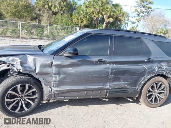 ✅ 2022 Ford Explorer ST-Line • VIN: 1FMSK7KH7NGA06046 • Lot: 41691103. Wystawiony na IAAI z przebiegiem 90 014 mil. Bezpłatny archiwum sprzedaży aukcyjnych z USA i szczegółowy raport historii pojazdu na DreamBid. Zdjęcie 14.